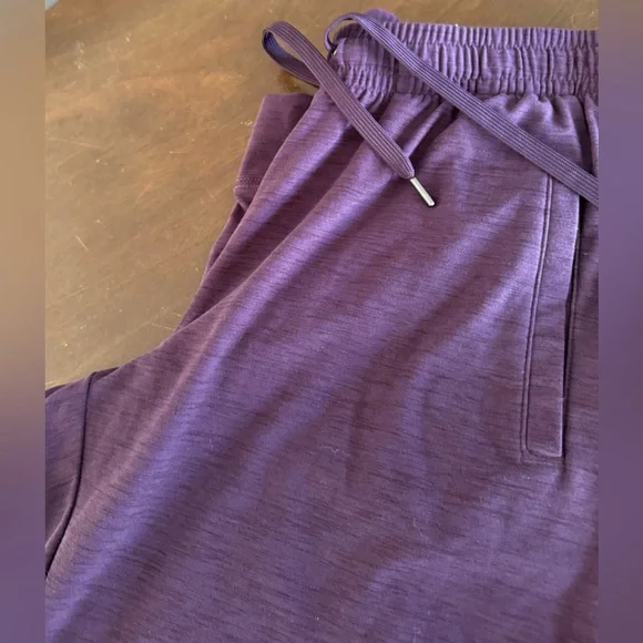 Old Navy Active “Breathe On” Joggers Women’s Medium, Burgundy - Picture 4 of 4
